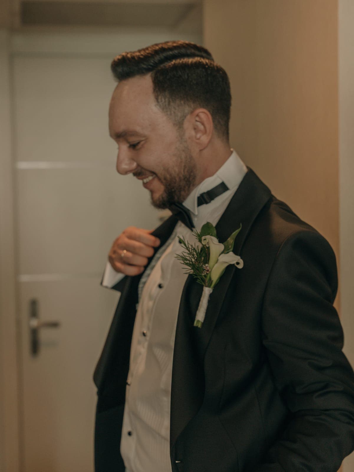 The Groom's Shave: The Flawless Ritual of the Wedding Morning — 1